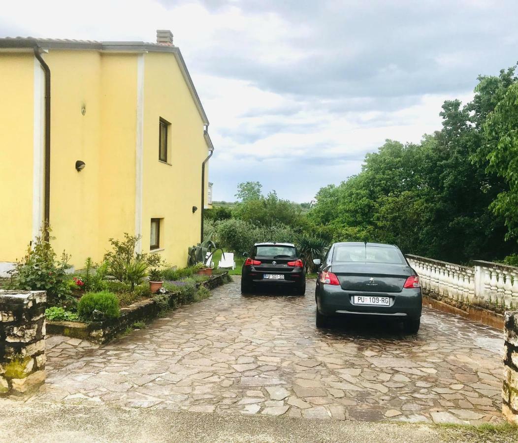 Apartmani Ulika ウマグ エクステリア 写真