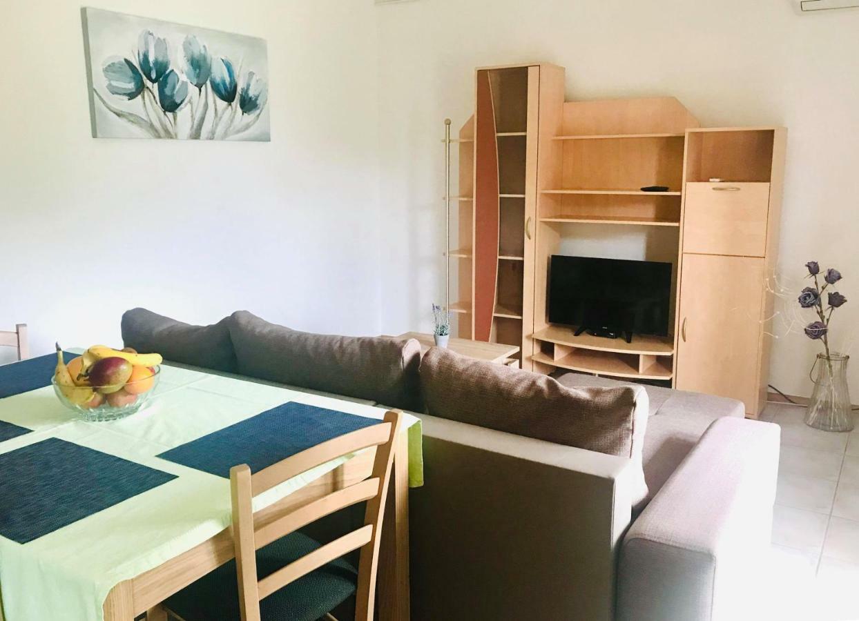 Apartmani Ulika ウマグ エクステリア 写真